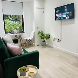  Apartment Southernhay Court By Staytor
